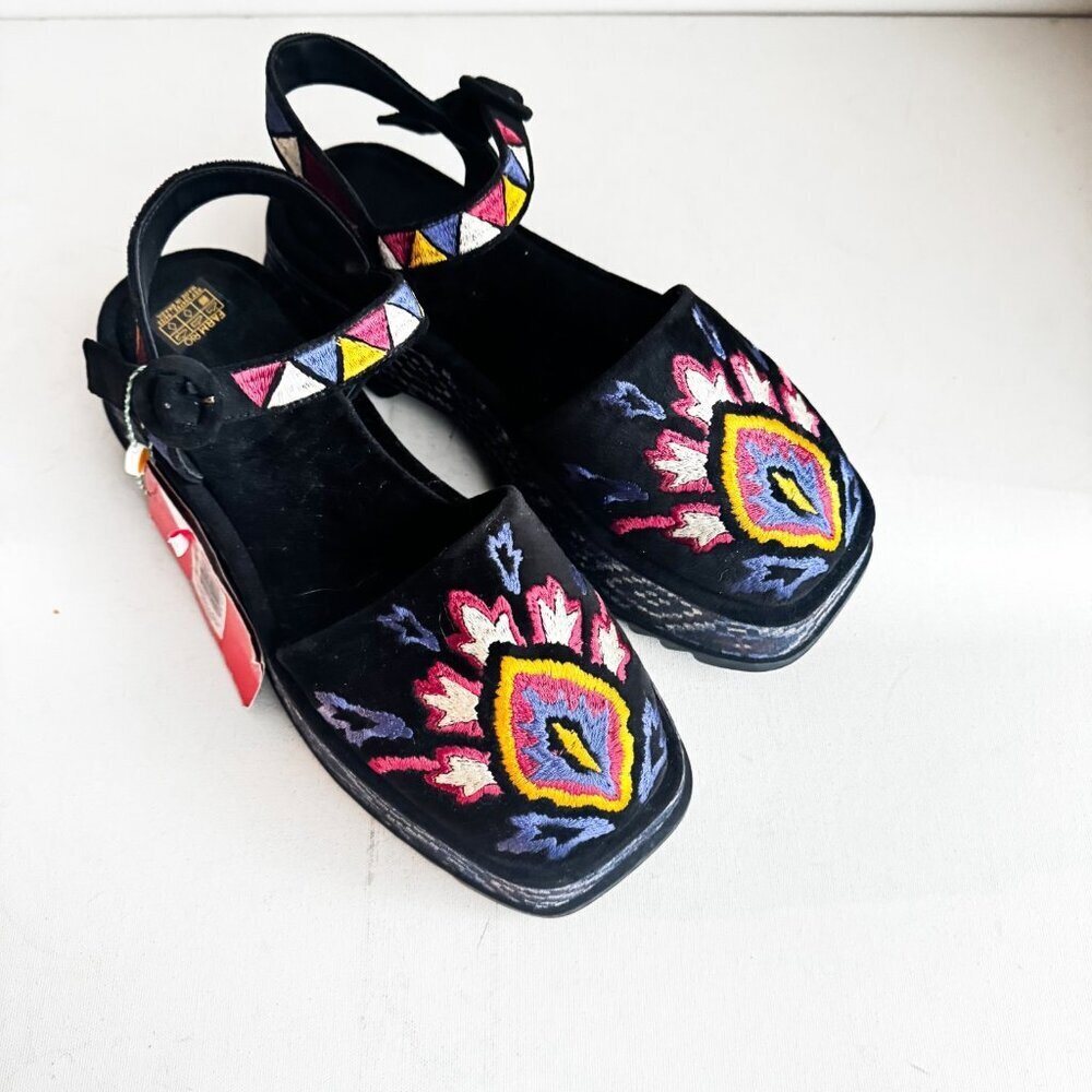 Farm Rio Embroidered Floral Platform Sandals 11 - Picture 3 of 10